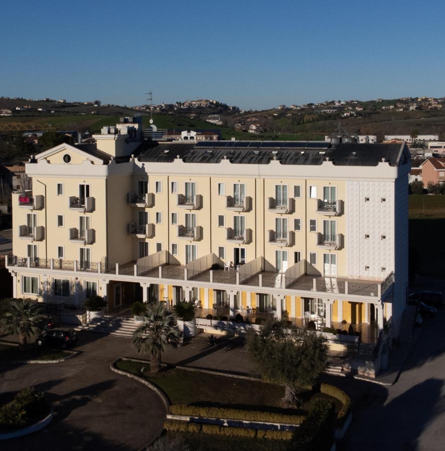 Hotel Concorde Sant'Egidio alla Vibrata Eksteriør bilde